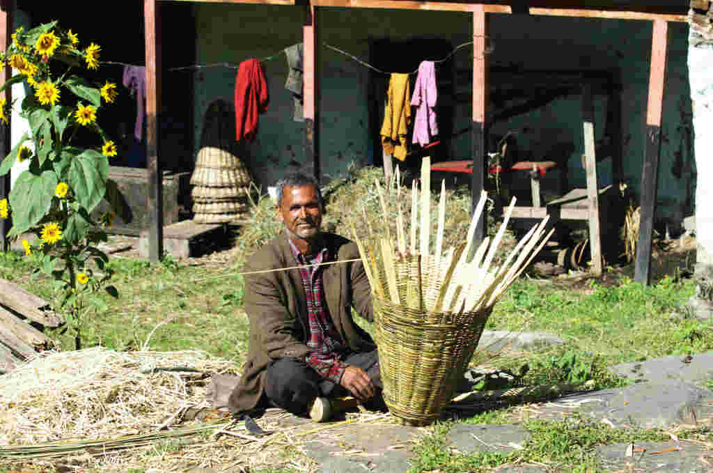 A villager making bamboo basket - Kilta ( Click to enlarge) 