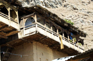 architecture of  Kullu region  - Wood and stone structures ( Click to enlarge) 