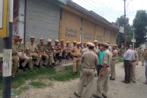 Parthenium Eradication Campaign in Kullu by Home Guards